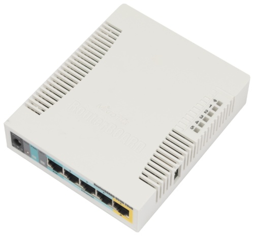 Маршрутизатор MikroTik RB951Ui-2HnD <802.11n 300Mbps/4x100Mbit/1xWAN/1xUSB(3G/4G)> 1x int Antenna