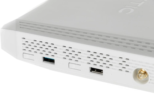 Маршрутизатор Keenetic Giant (KN-2610) (802.11n+ac 1267Mbit/2.4+5.0GHz/MU-MIMO/4x5dBi/8x1Gbit LAN/WAN/1xSFP/USB)